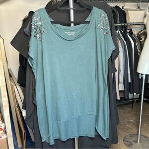 Beverly‎ Drive Teal Short Sleeve Top with Embellishments